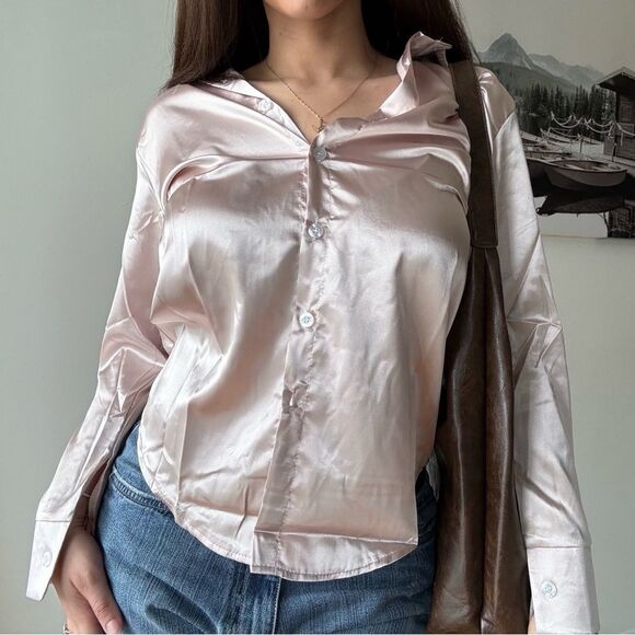 Minimalist satin pink button down blouse - Picture 2 of 4